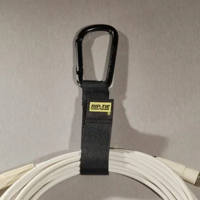 Rip-Tie - J-B6-C - One Inch Wide CableCarrier with Black Carabiner, 1″ x 6″