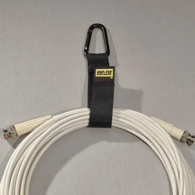Rip-Tie - J-B9-T - One Inch Wide CableCarrier with Black Triangle Carabiner, 1″ x 9″