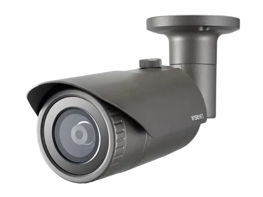 Hanwha - QNO-7032R - Wisenet Q network outdoor vandal bullet camera, 4MP @30fps, 6mm fixed focal lens (49°), triple codec H.265/H.264/MJPEG with Wisestream II, 120dB WDR, IR LEDs range 98', motion detection, tampering, defocus detection, hallway View