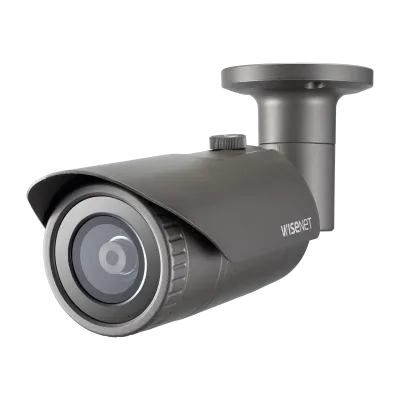 Hanwha - QNO-8020R - Wisenet Q network outdoor vandal bullet camera, 5MP @ 30fps, 4.0mm fixed focal lens (79°), triple codec H.265/H.264/MJPEG with Wisestream II, 120dB WDR, IR LEDs range 82', defocus detection, hallway View, built-in SD card slot (1