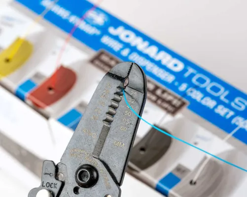 Jonard Tools - R28-5100 - 28 AWG Kynar® Wire Dispenser with 500 ft Wire, 5 Colors - With Wire Strippers